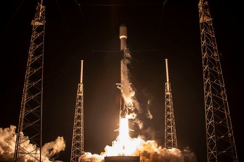 SpaceX’s Spectrum Deal Wiped Billions Off AT&T, Verizon and T-Mobile in a Day